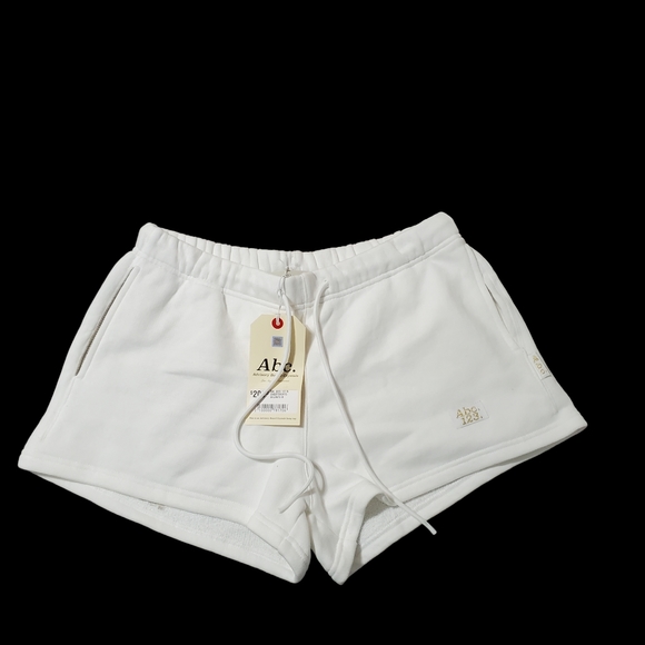 NWT ADVISORY BOARD CRYSTALS Abc 123 WOMEN SWEATSHORTS Selenite -white Sz M - Picture 1 of 12